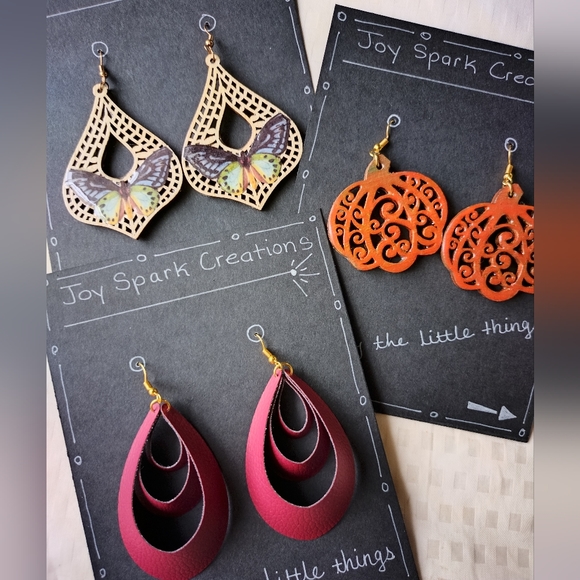 Boho butterfly earrings wooden - Picture 3 of 3